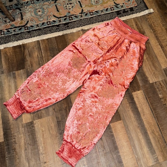 Anthropologie Velvet High Waist Cropped Harem Pants Embroidered Boho XS - Picture 3 of 7
